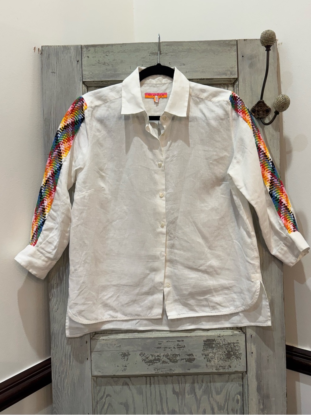 Vilagallo white linen top multicolored embroidered sleeves, medium